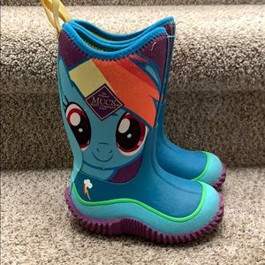Little girls muck boots rainbow bright